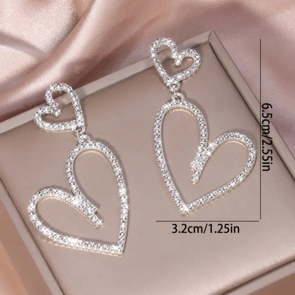 NWOT - Double Rhinestone Heart Earrings - Picture 6 of 6